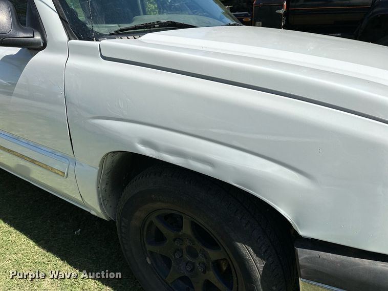 image for item NQ9326 2003 Chevrolet Silverado 1500  Ext. Cab pickup truck