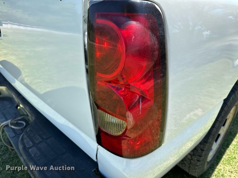 image for item NQ9326 2003 Chevrolet Silverado 1500  Ext. Cab pickup truck