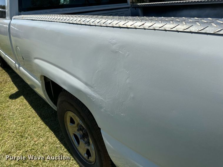 image for item NQ9326 2003 Chevrolet Silverado 1500  Ext. Cab pickup truck