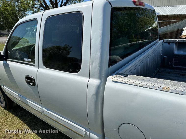 image for item NQ9326 2003 Chevrolet Silverado 1500  Ext. Cab pickup truck