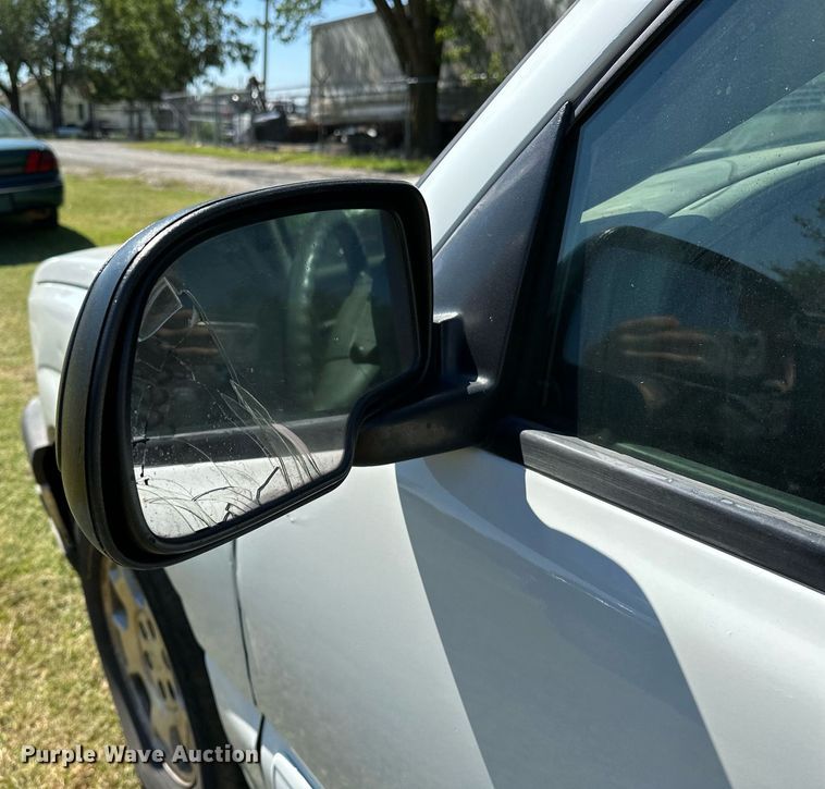 image for item NQ9326 2003 Chevrolet Silverado 1500  Ext. Cab pickup truck