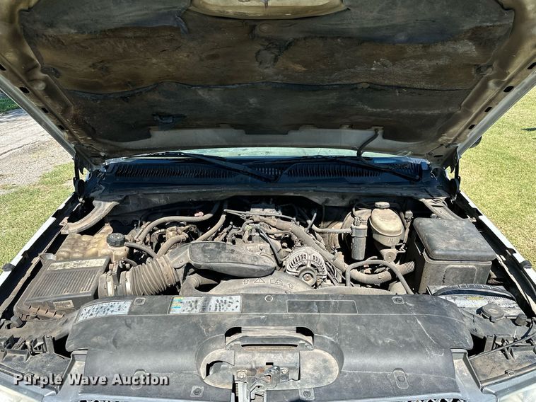 image for item NQ9326 2003 Chevrolet Silverado 1500  Ext. Cab pickup truck