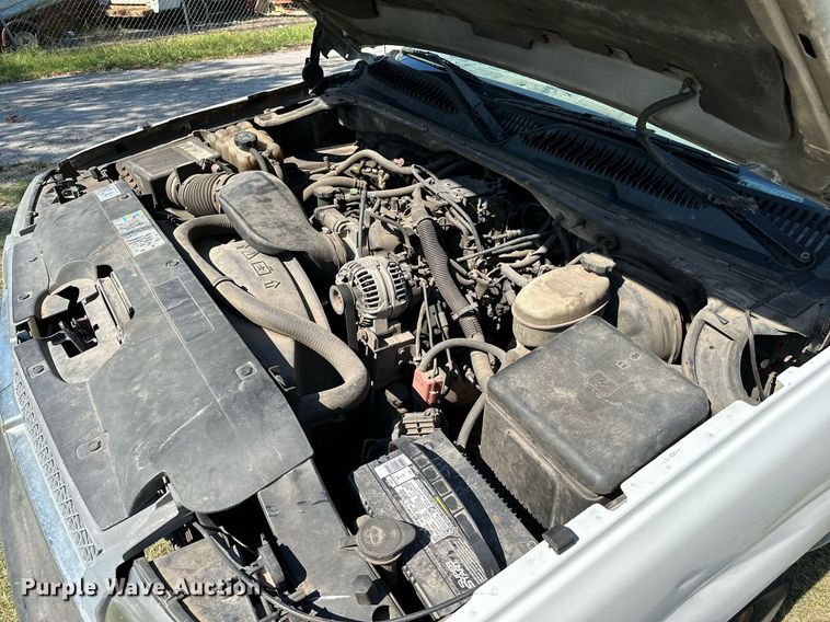 image for item NQ9326 2003 Chevrolet Silverado 1500  Ext. Cab pickup truck