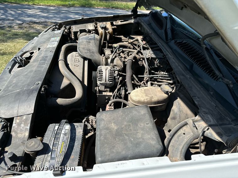 image for item NQ9326 2003 Chevrolet Silverado 1500  Ext. Cab pickup truck