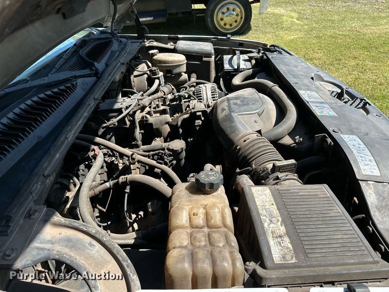 image for item NQ9326 2003 Chevrolet Silverado 1500  Ext. Cab pickup truck