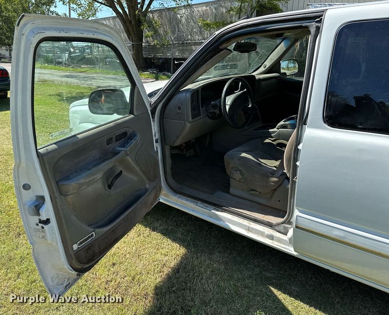 image for item NQ9326 2003 Chevrolet Silverado 1500  Ext. Cab pickup truck