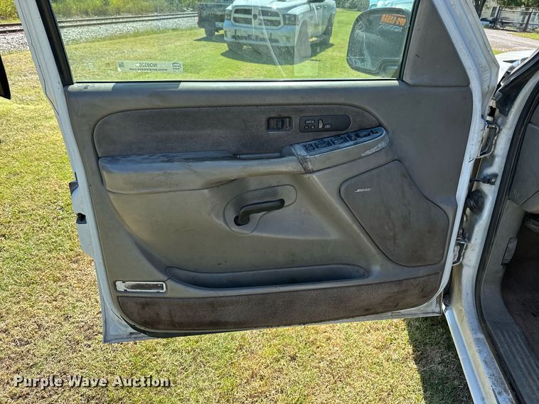 image for item NQ9326 2003 Chevrolet Silverado 1500  Ext. Cab pickup truck