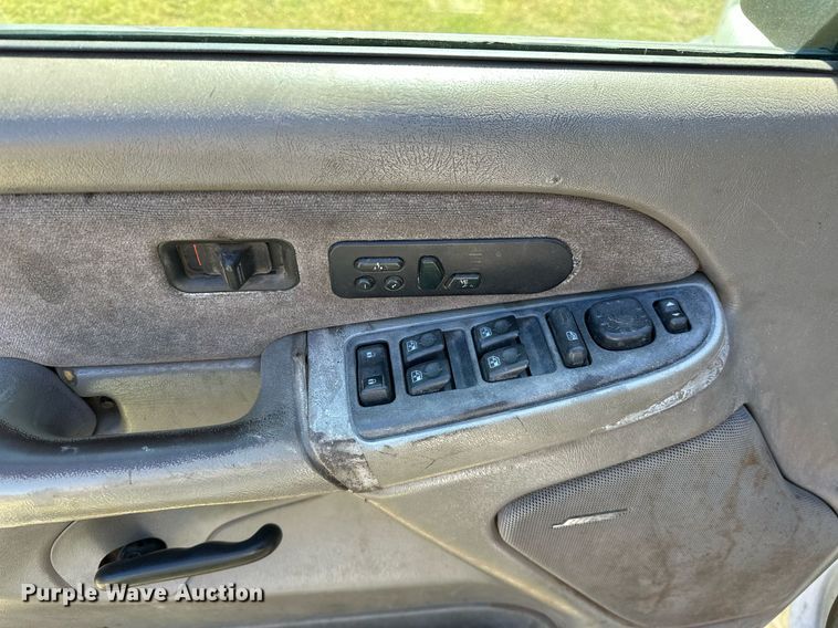 image for item NQ9326 2003 Chevrolet Silverado 1500  Ext. Cab pickup truck