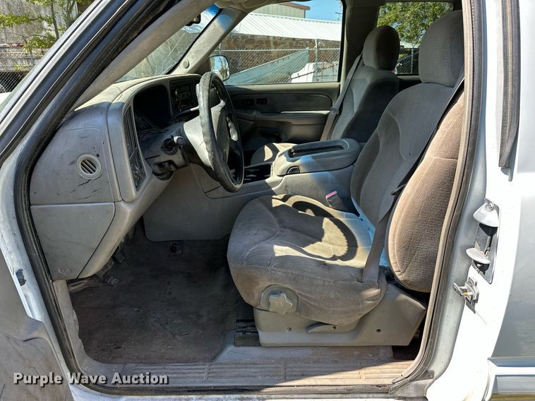 image for item NQ9326 2003 Chevrolet Silverado 1500  Ext. Cab pickup truck