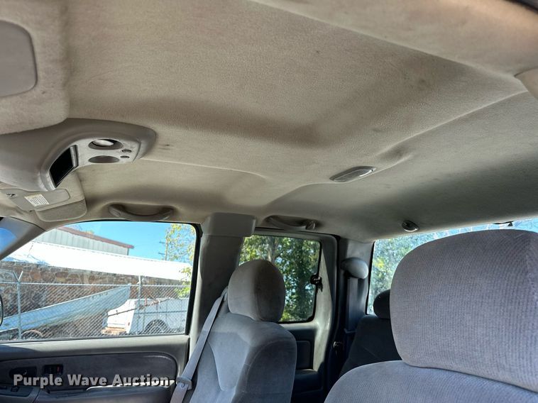 image for item NQ9326 2003 Chevrolet Silverado 1500  Ext. Cab pickup truck