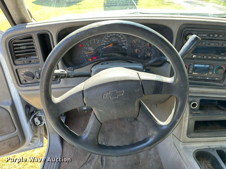 image for item NQ9326 2003 Chevrolet Silverado 1500  Ext. Cab pickup truck