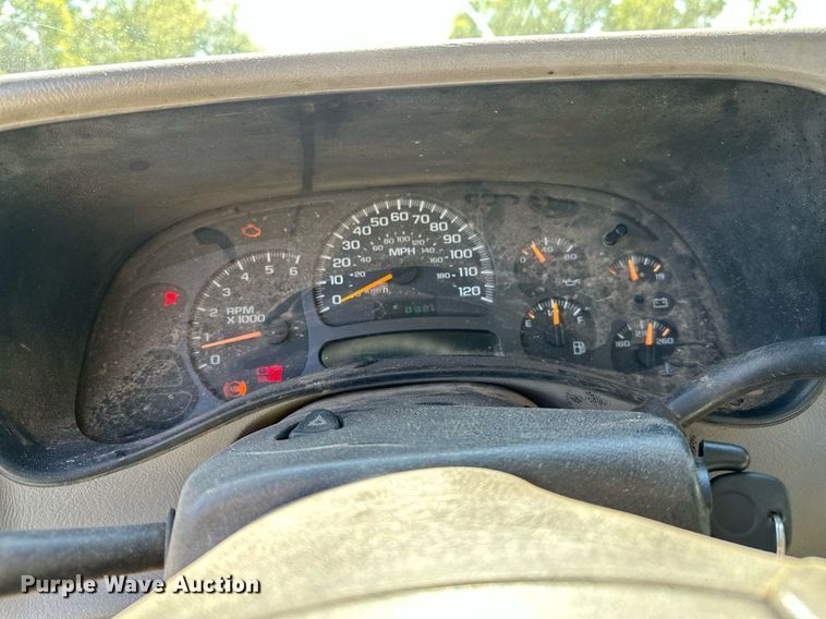 image for item NQ9326 2003 Chevrolet Silverado 1500  Ext. Cab pickup truck