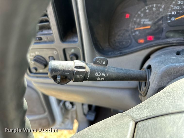 image for item NQ9326 2003 Chevrolet Silverado 1500  Ext. Cab pickup truck