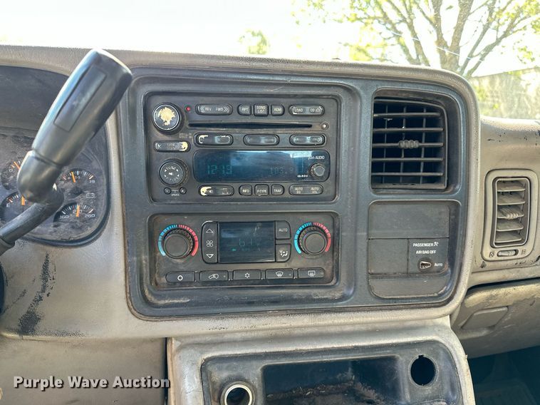 image for item NQ9326 2003 Chevrolet Silverado 1500  Ext. Cab pickup truck