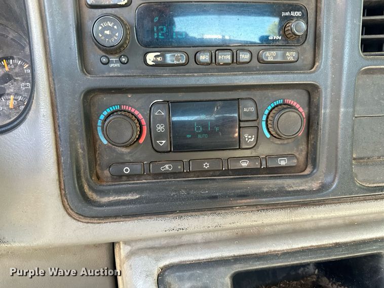 image for item NQ9326 2003 Chevrolet Silverado 1500  Ext. Cab pickup truck