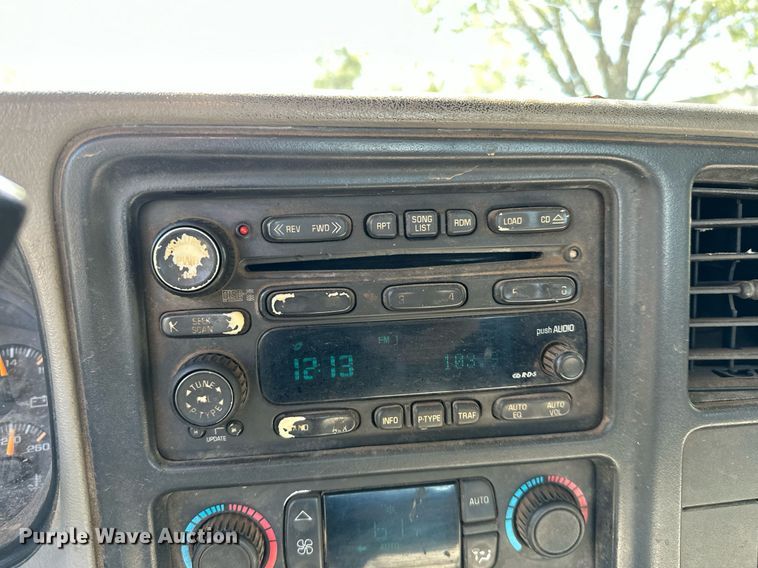 image for item NQ9326 2003 Chevrolet Silverado 1500  Ext. Cab pickup truck