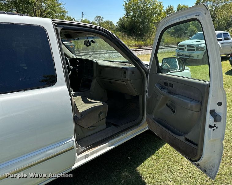 image for item NQ9326 2003 Chevrolet Silverado 1500  Ext. Cab pickup truck