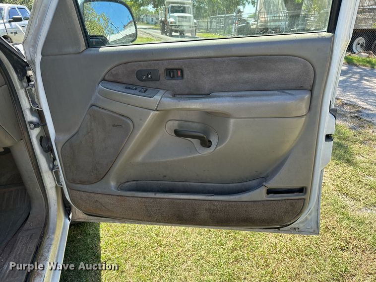 image for item NQ9326 2003 Chevrolet Silverado 1500  Ext. Cab pickup truck