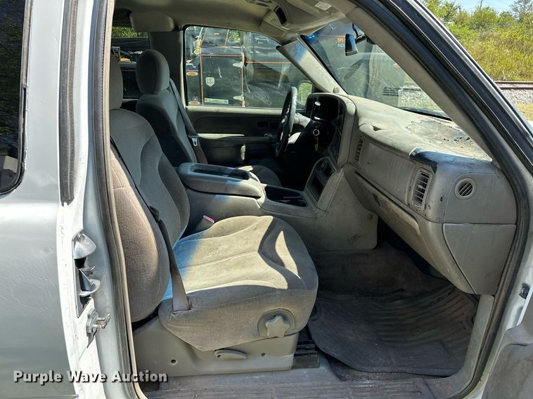 image for item NQ9326 2003 Chevrolet Silverado 1500  Ext. Cab pickup truck