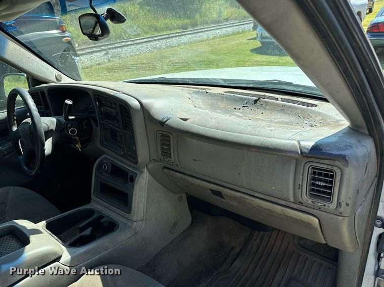 image for item NQ9326 2003 Chevrolet Silverado 1500  Ext. Cab pickup truck