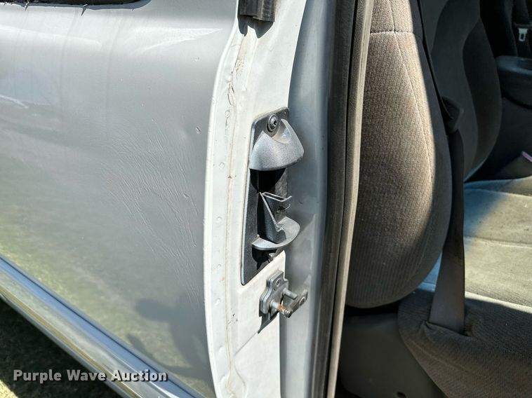 image for item NQ9326 2003 Chevrolet Silverado 1500  Ext. Cab pickup truck