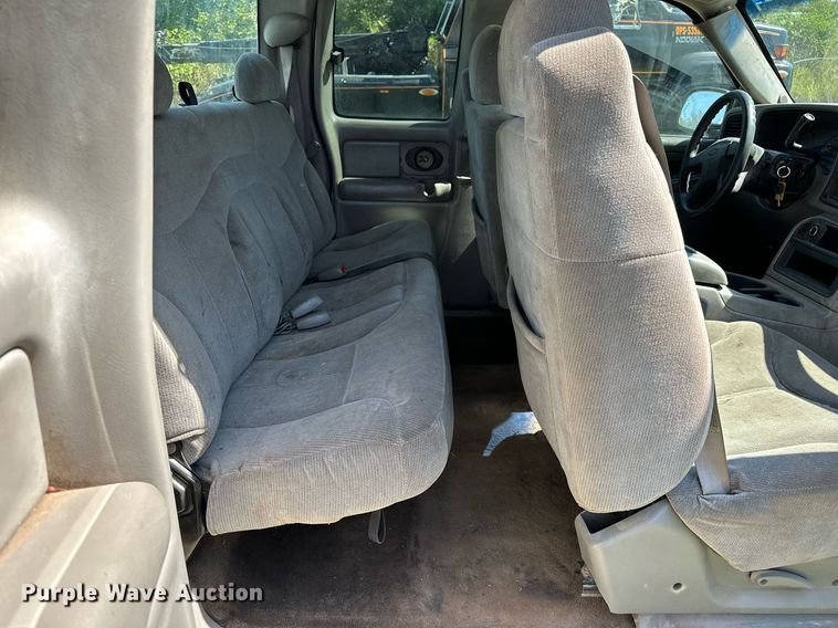 image for item NQ9326 2003 Chevrolet Silverado 1500  Ext. Cab pickup truck