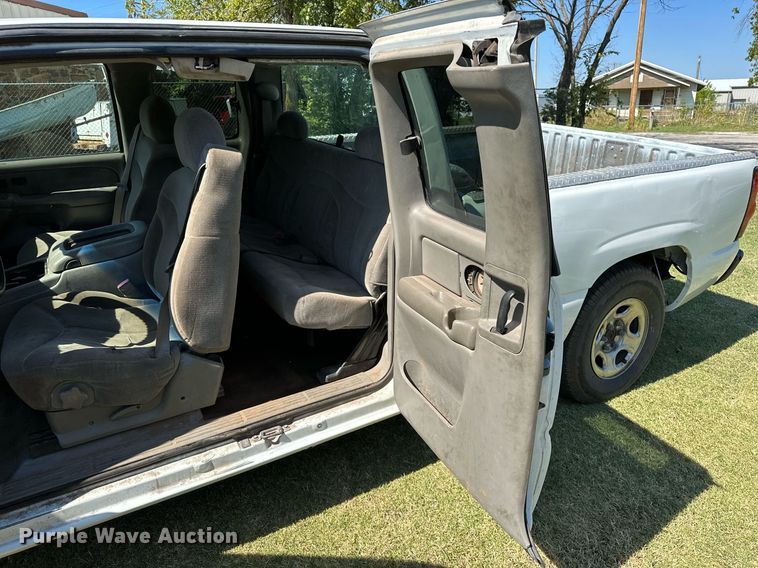 image for item NQ9326 2003 Chevrolet Silverado 1500  Ext. Cab pickup truck