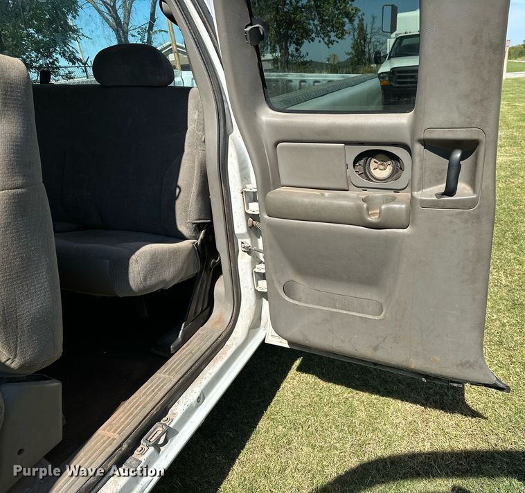 image for item NQ9326 2003 Chevrolet Silverado 1500  Ext. Cab pickup truck