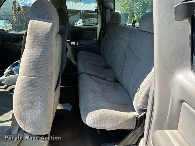 image for item NQ9326 2003 Chevrolet Silverado 1500  Ext. Cab pickup truck