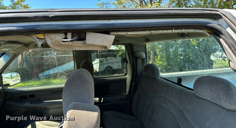 image for item NQ9326 2003 Chevrolet Silverado 1500  Ext. Cab pickup truck