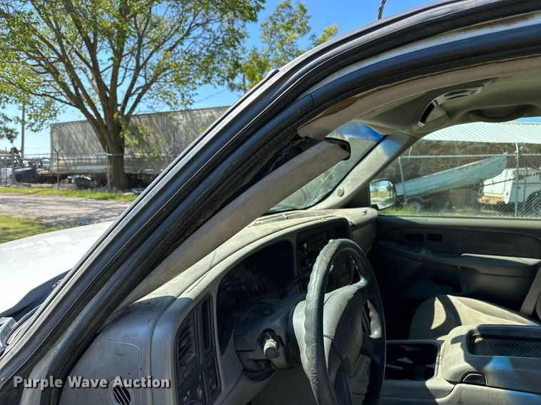 image for item NQ9326 2003 Chevrolet Silverado 1500  Ext. Cab pickup truck