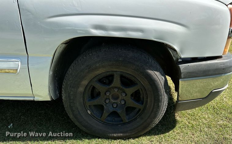 image for item NQ9326 2003 Chevrolet Silverado 1500  Ext. Cab pickup truck