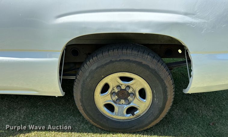 image for item NQ9326 2003 Chevrolet Silverado 1500  Ext. Cab pickup truck