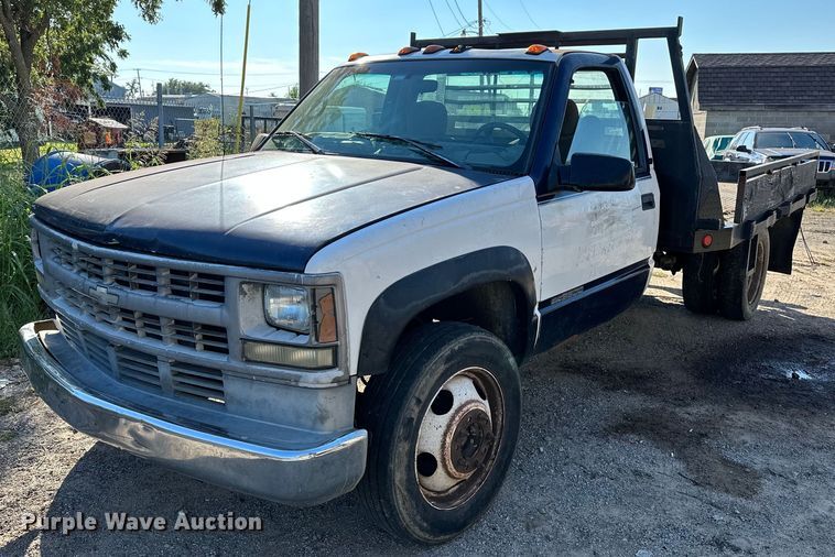 image for item NQ9334 1998 GMC Sierra C3500  flatbed pickup truck