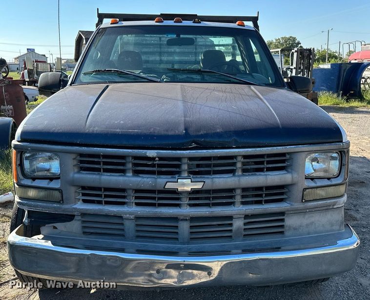 image for item NQ9334 1998 GMC Sierra C3500  flatbed pickup truck