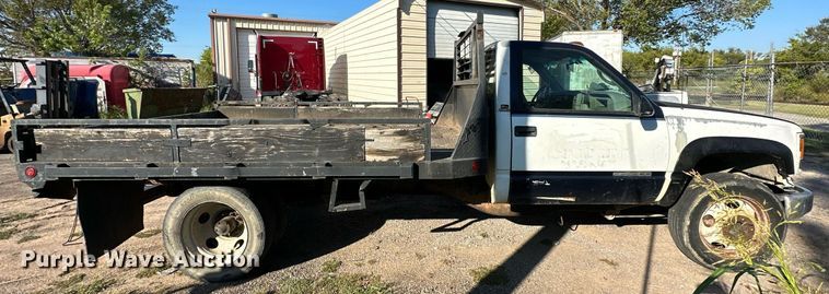 image for item NQ9334 1998 GMC Sierra C3500  flatbed pickup truck