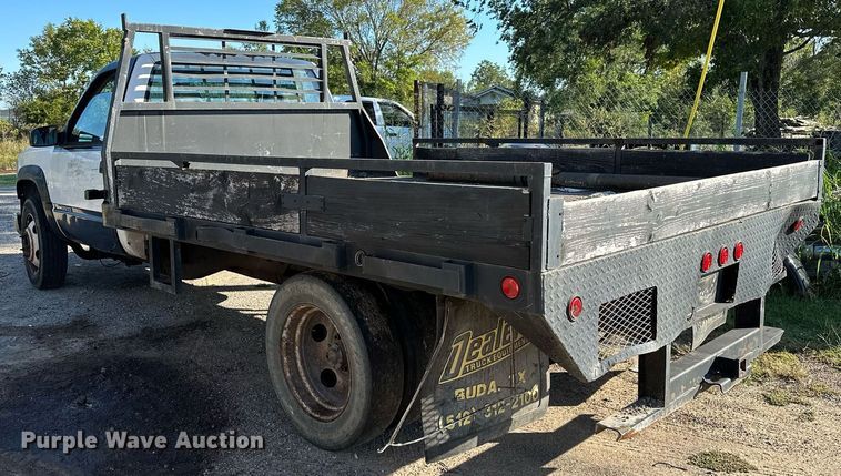 image for item NQ9334 1998 GMC Sierra C3500  flatbed pickup truck