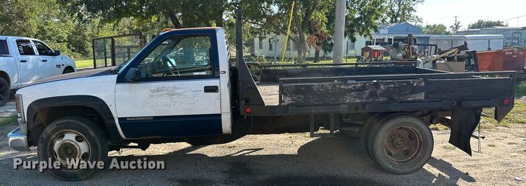 image for item NQ9334 1998 GMC Sierra C3500  flatbed pickup truck