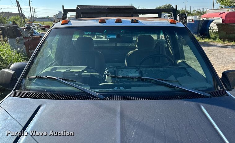 image for item NQ9334 1998 GMC Sierra C3500  flatbed pickup truck