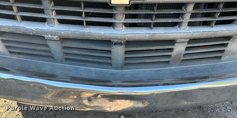 image for item NQ9334 1998 GMC Sierra C3500  flatbed pickup truck