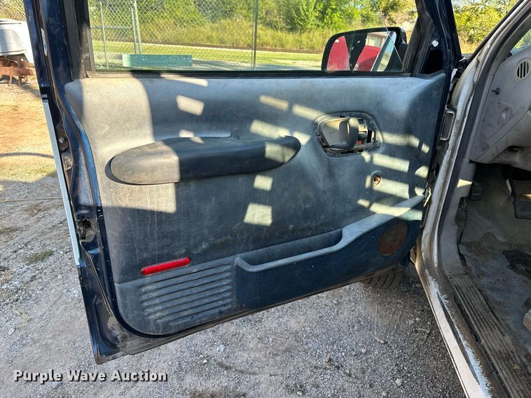 image for item NQ9334 1998 GMC Sierra C3500  flatbed pickup truck