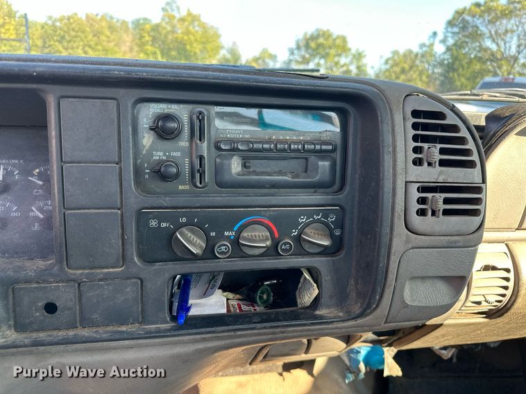 image for item NQ9334 1998 GMC Sierra C3500  flatbed pickup truck