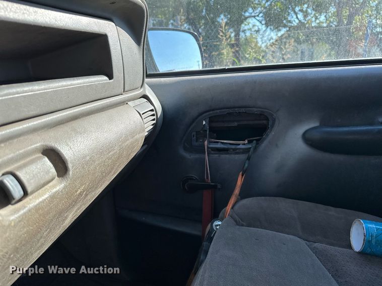 image for item NQ9334 1998 GMC Sierra C3500  flatbed pickup truck