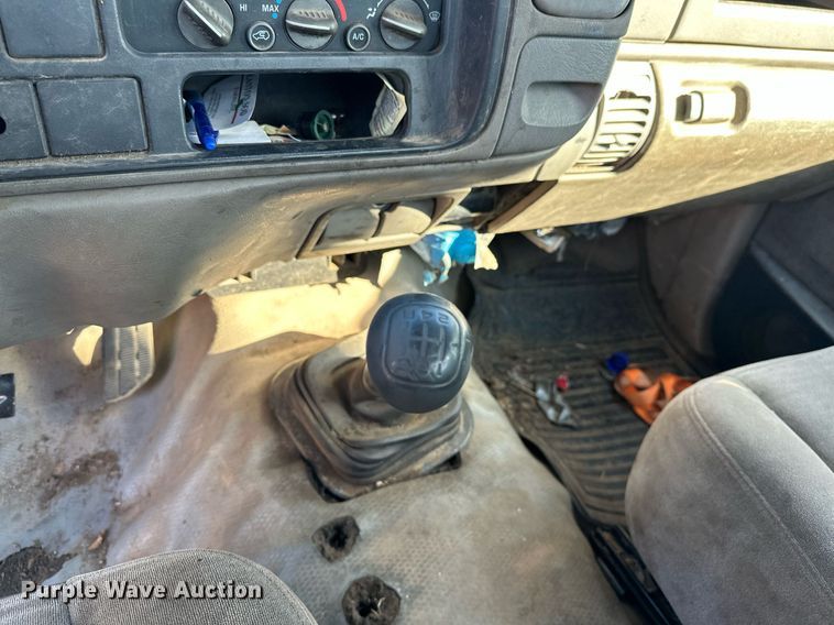 image for item NQ9334 1998 GMC Sierra C3500  flatbed pickup truck