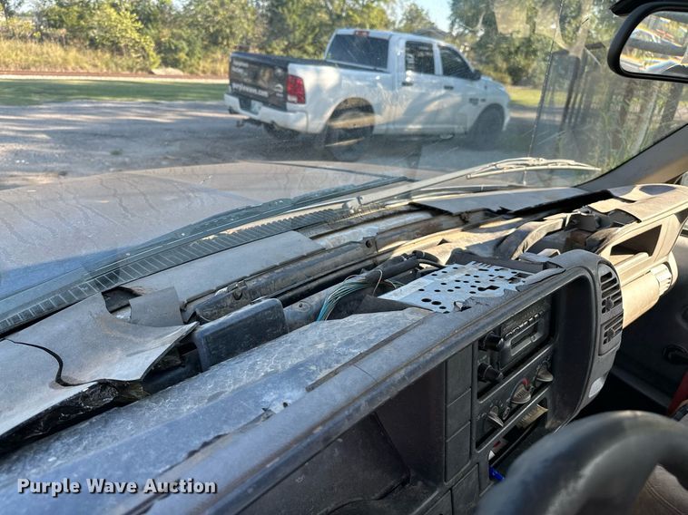 image for item NQ9334 1998 GMC Sierra C3500  flatbed pickup truck