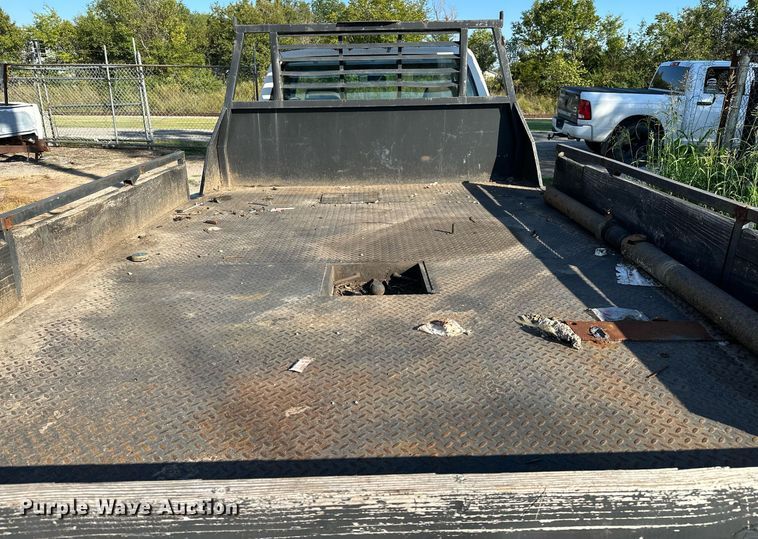 image for item NQ9334 1998 GMC Sierra C3500  flatbed pickup truck