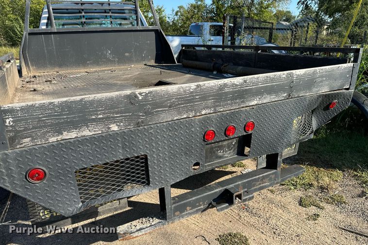 image for item NQ9334 1998 GMC Sierra C3500  flatbed pickup truck