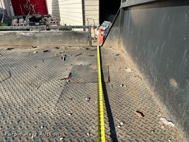 image for item NQ9334 1998 GMC Sierra C3500  flatbed pickup truck