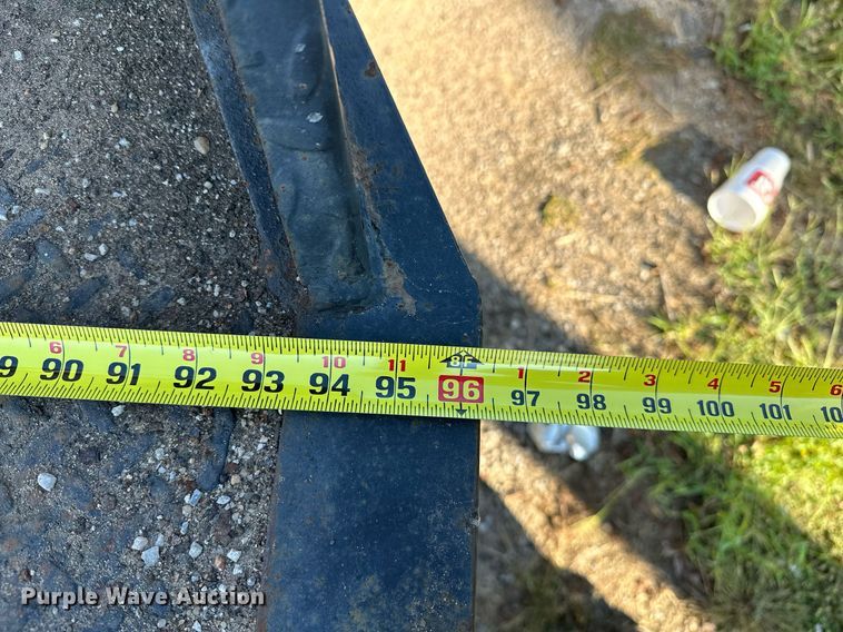 image for item NQ9334 1998 GMC Sierra C3500  flatbed pickup truck