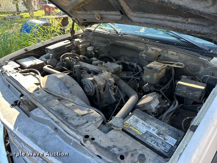 image for item NQ9334 1998 GMC Sierra C3500  flatbed pickup truck